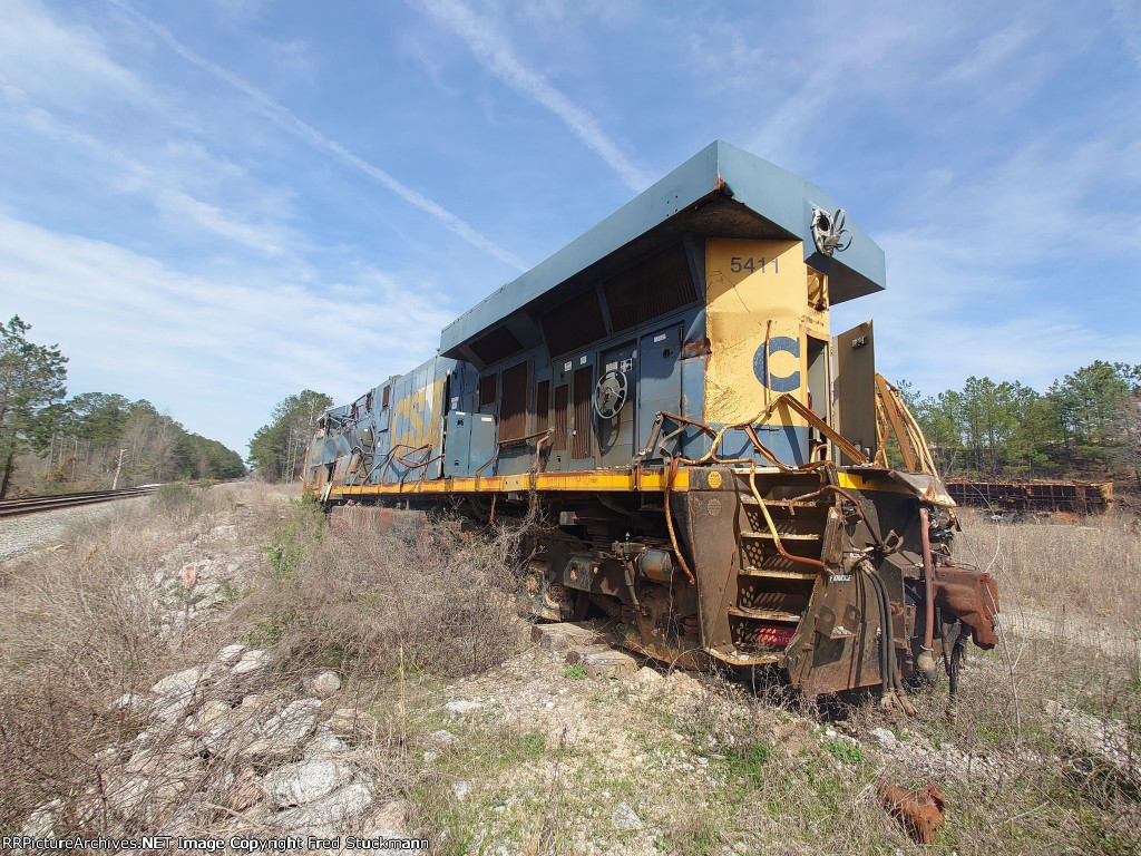 CSX 5411 I didn't realize that it was this close to the main.